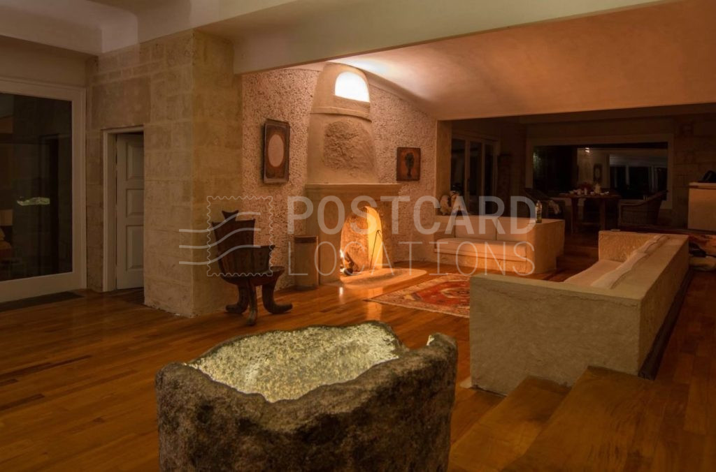 Artist’s villa with rare decor