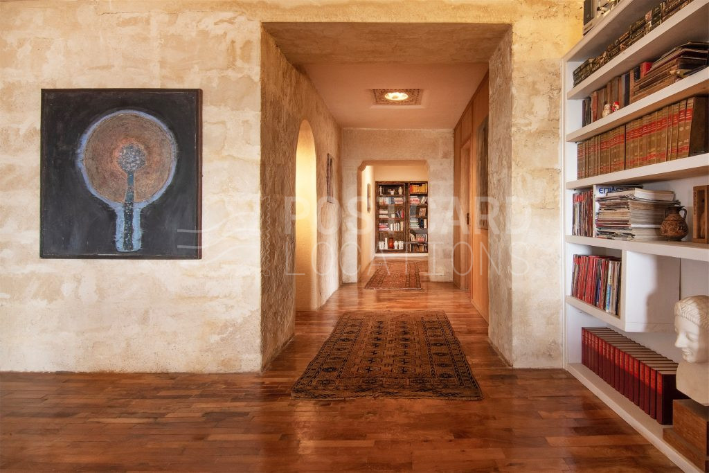 Artist’s villa with rare decor