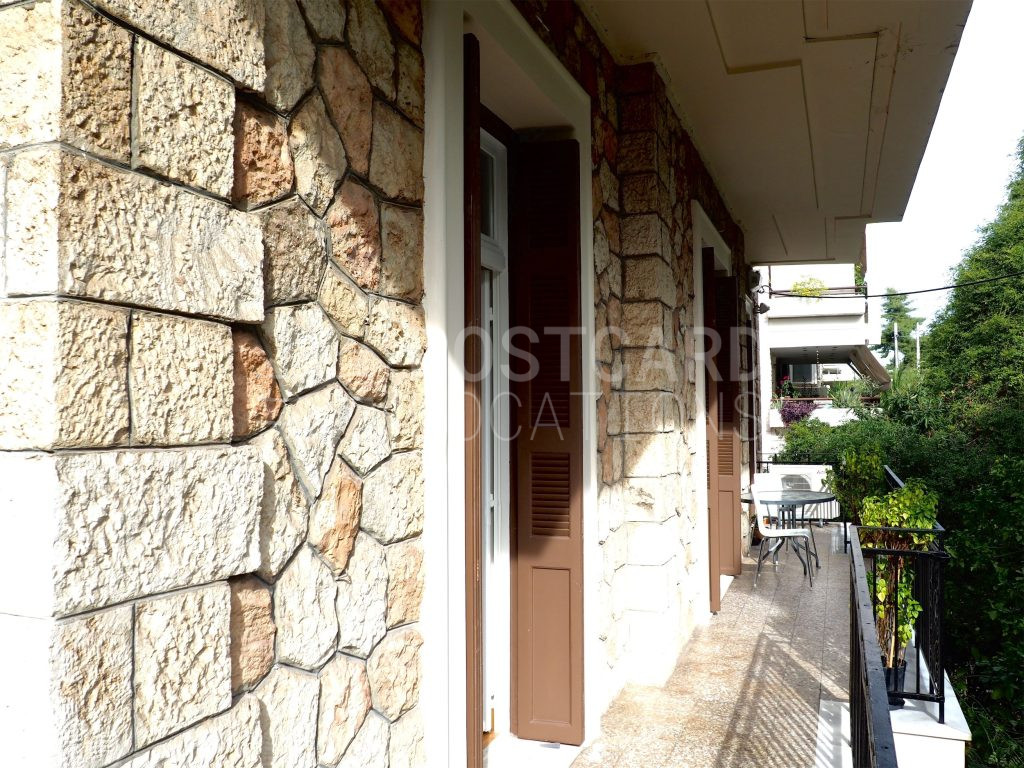 Neoclassical apartment with stonebuilt exterior