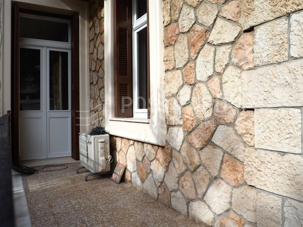 Neoclassical apartment with stonebuilt exterior