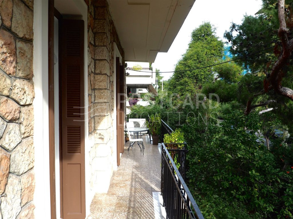 Neoclassical apartment with stonebuilt exterior