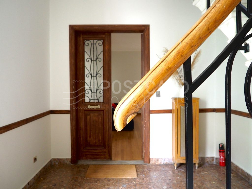 Neoclassical apartment with stonebuilt exterior