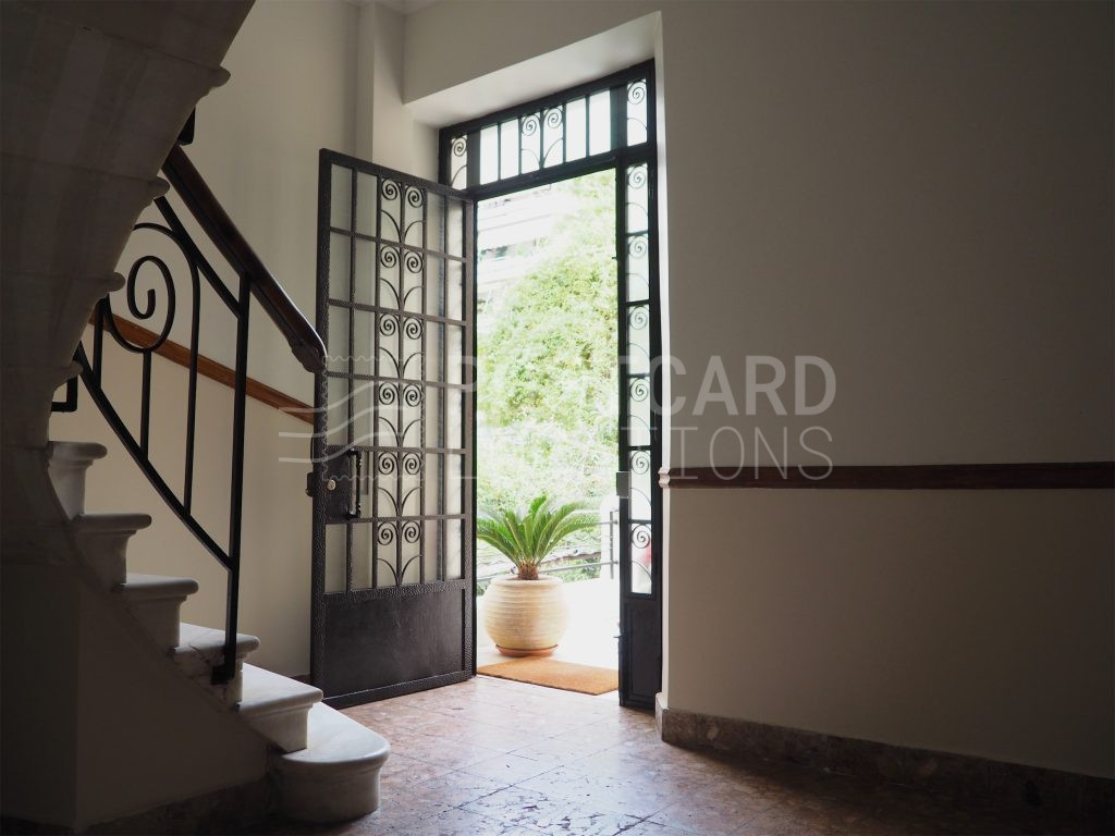 Neoclassical apartment with stonebuilt exterior