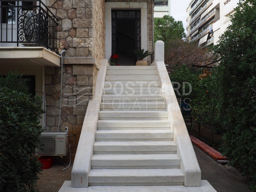 Neoclassical apartment with stonebuilt exterior