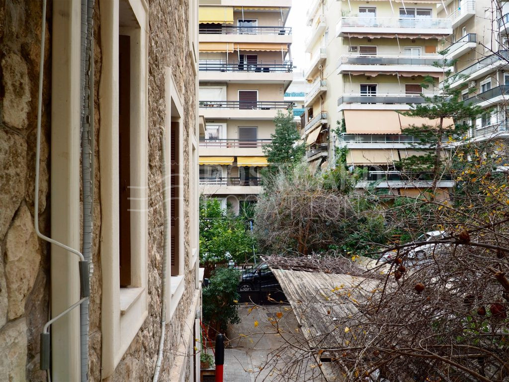 Neoclassical apartment with stonebuilt exterior