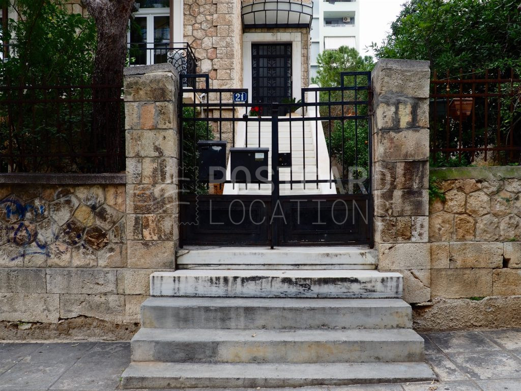 Neoclassical apartment with stonebuilt exterior
