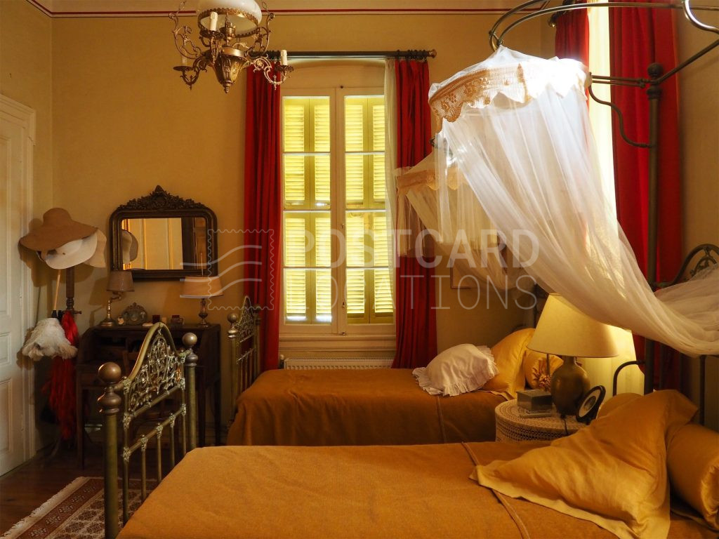 Neoclassical house with retro details