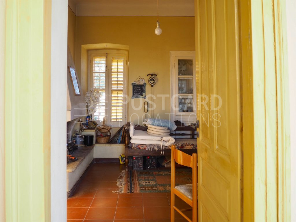 Neoclassical house with retro details