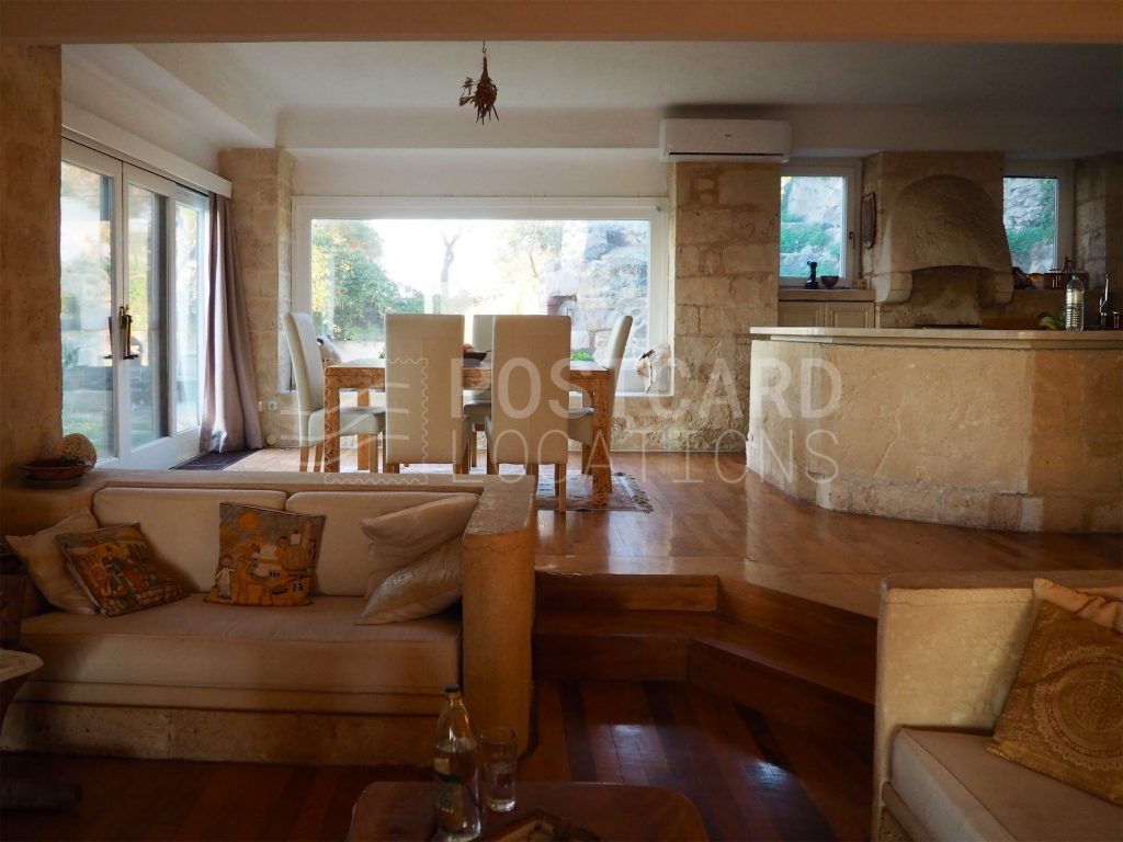 Artist’s villa with rare decor