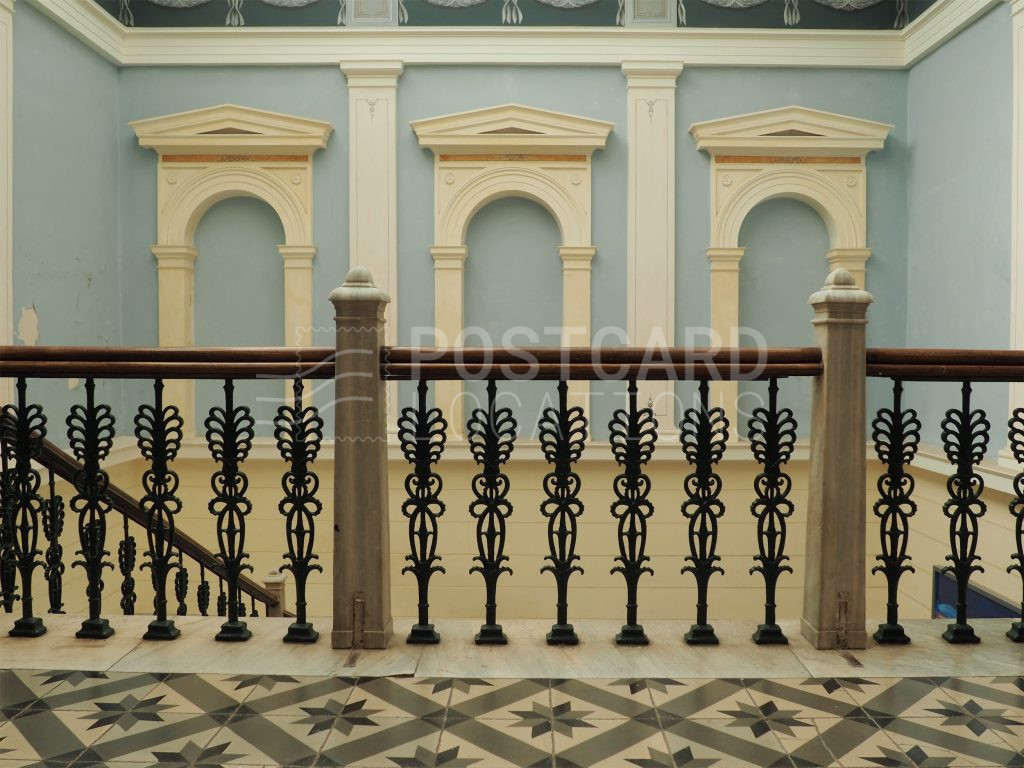 Neoclassical venue with elements of romanticism