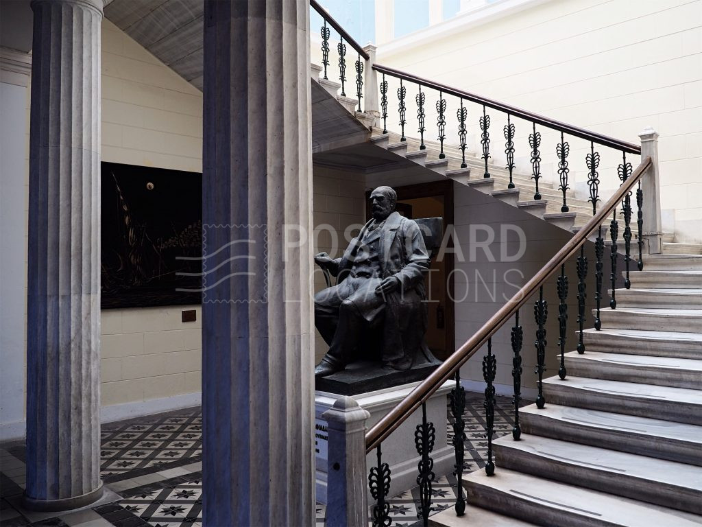 Neoclassical venue with elements of romanticism