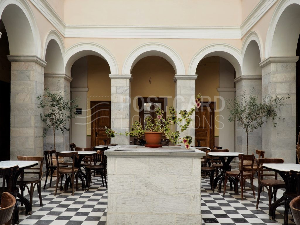 Neoclassical venue with elements of romanticism