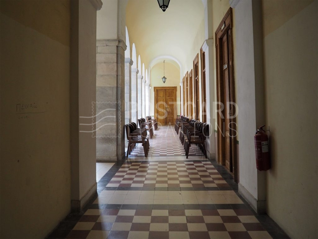 Neoclassical venue with elements of romanticism