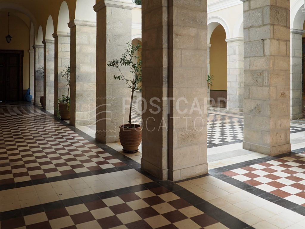 Neoclassical venue with elements of romanticism