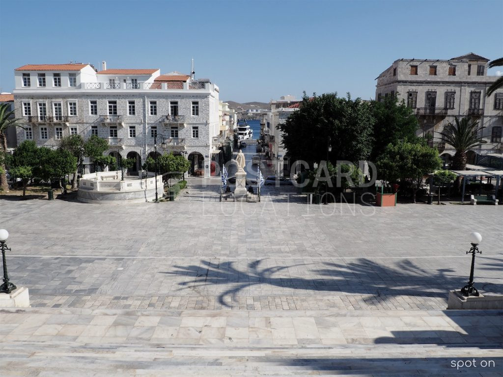 Neoclassical venue with elements of romanticism