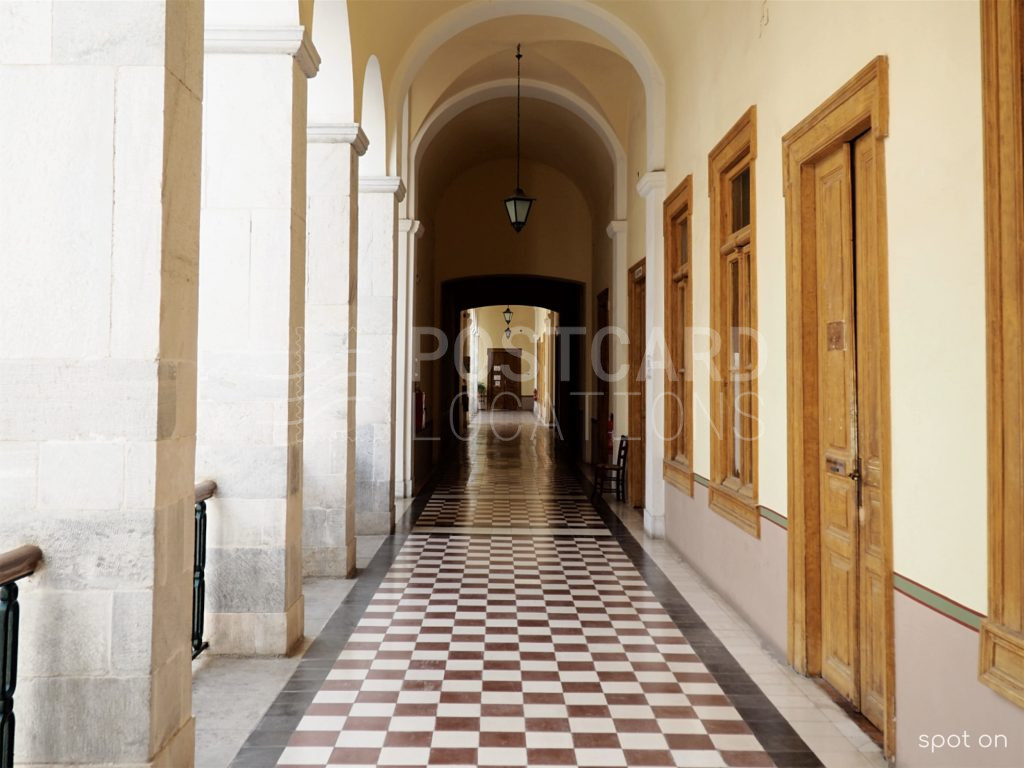 Neoclassical venue with elements of romanticism