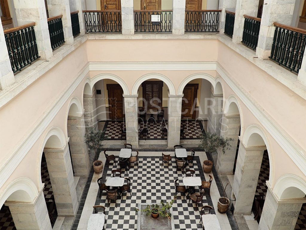 Neoclassical venue with elements of romanticism