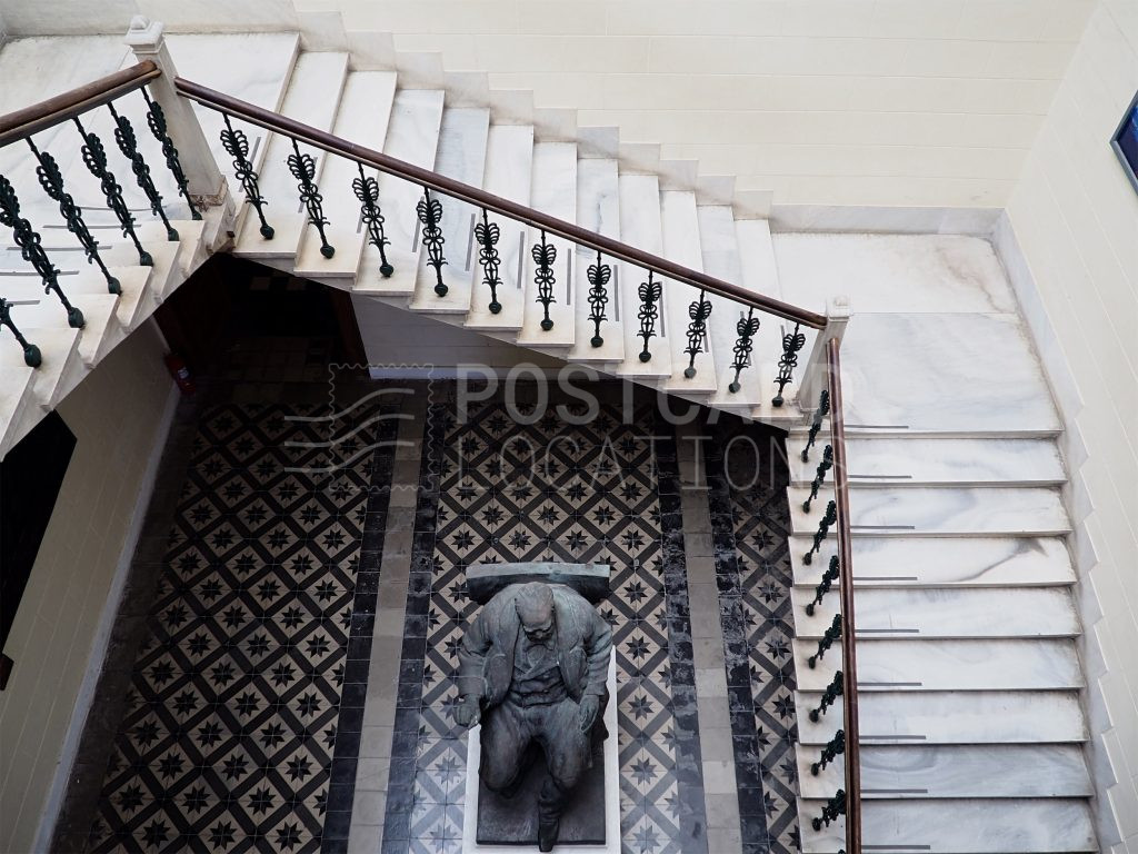 Neoclassical venue with elements of romanticism