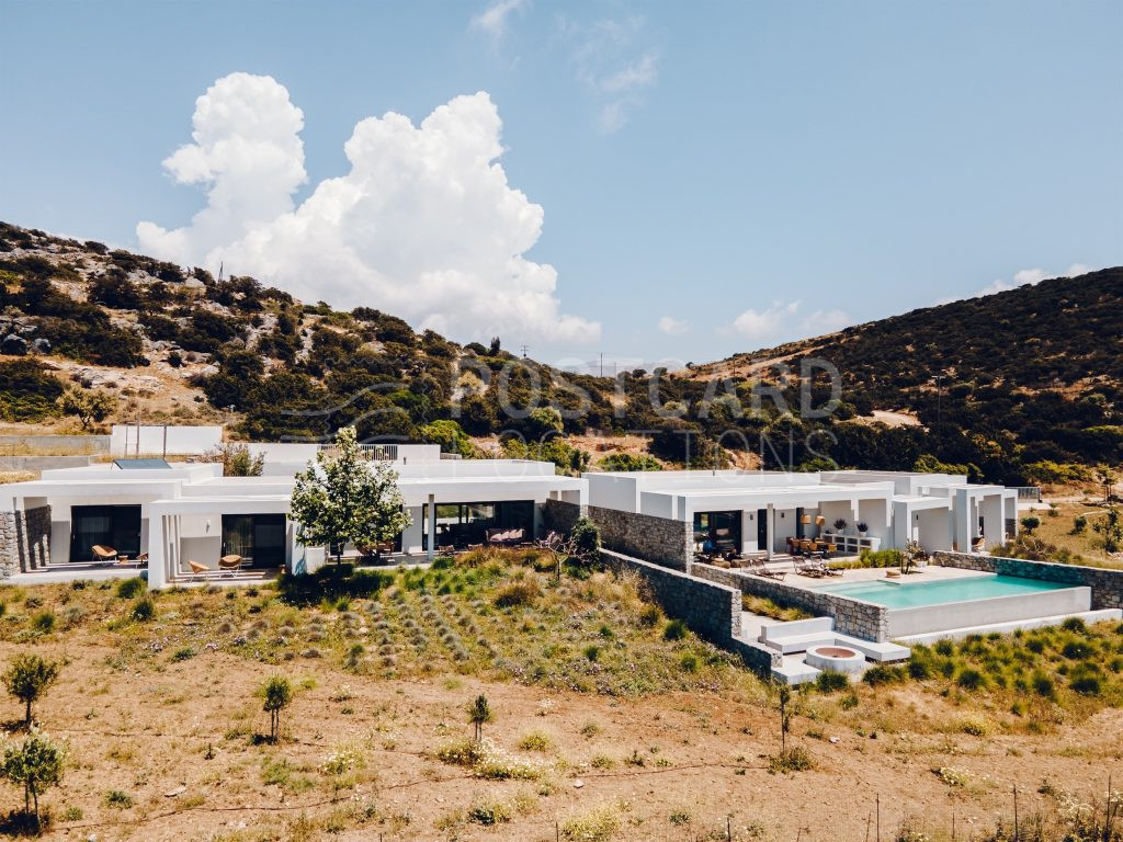 Secluded villa overlooking the Aegean Sea