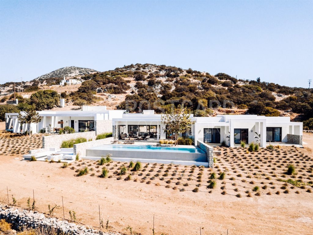 Secluded villa overlooking the Aegean Sea