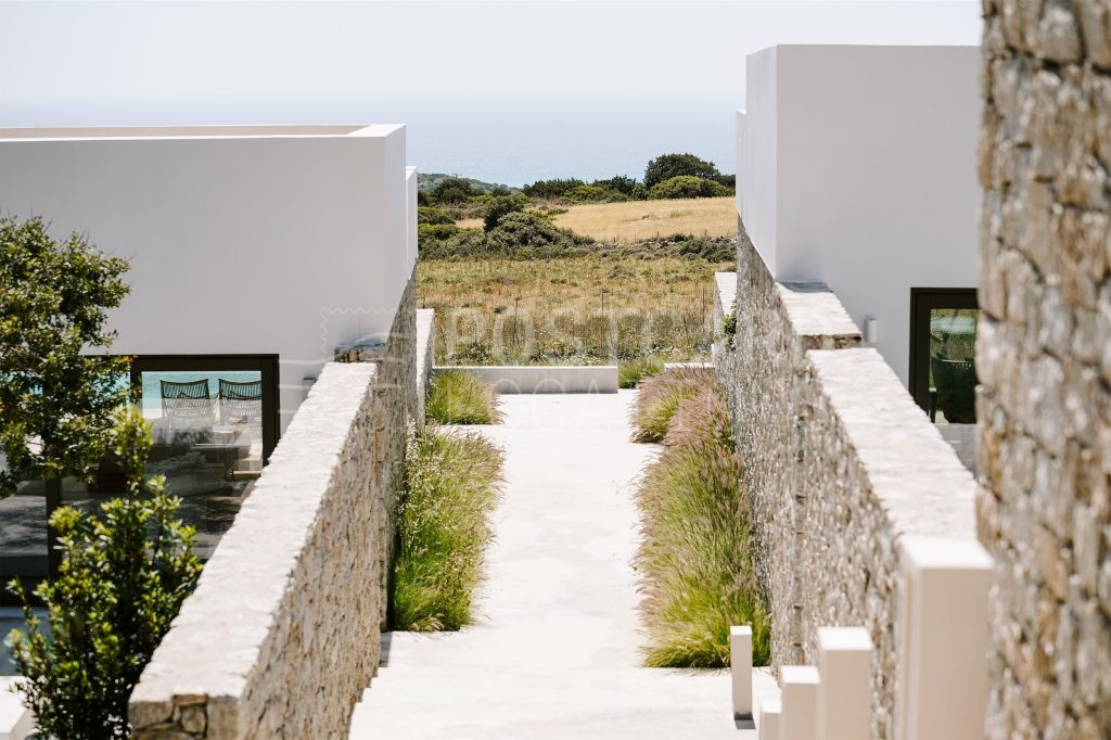 Secluded villa overlooking the Aegean Sea