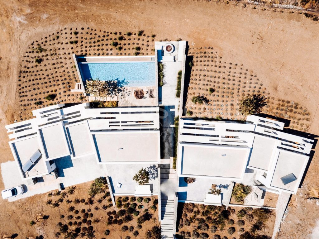 Secluded villa overlooking the Aegean Sea