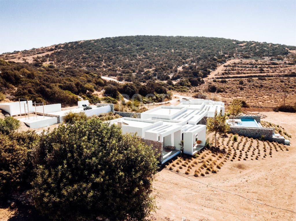 Secluded villa overlooking the Aegean Sea