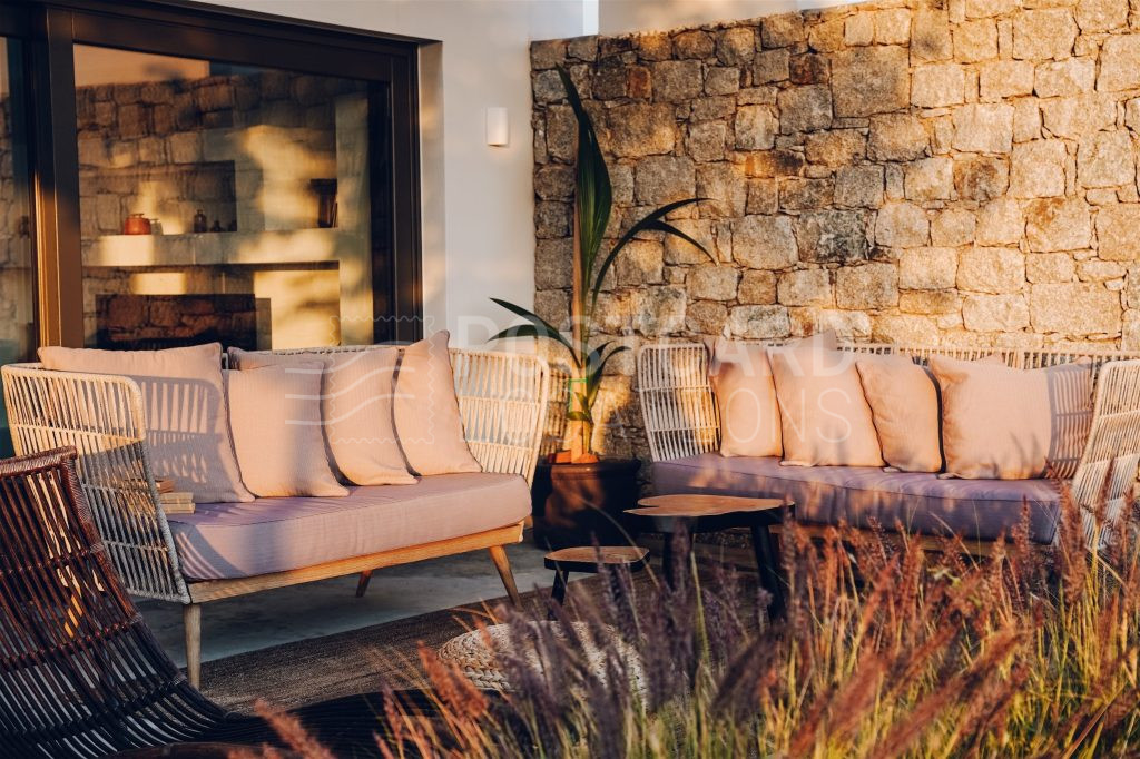 Secluded villa overlooking the Aegean Sea