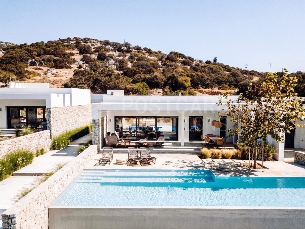 Secluded villa overlooking the Aegean Sea