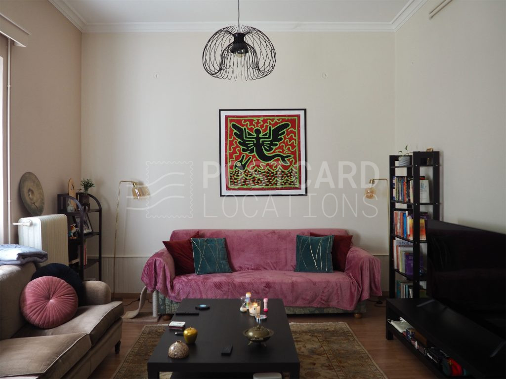 Detached house in quiet neighborhood street