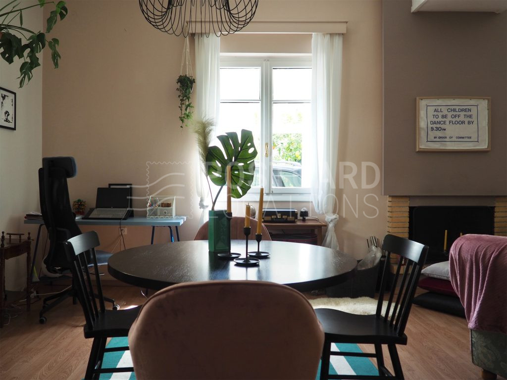 Detached house in quiet neighborhood street