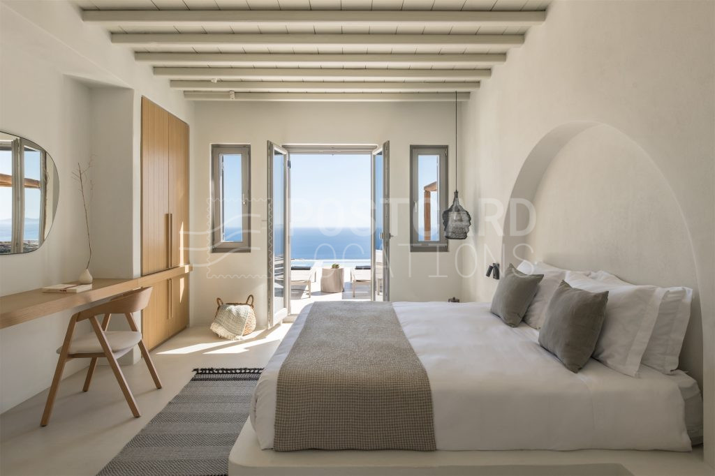 Cycladic villa with panoramic views to the Mediterannean