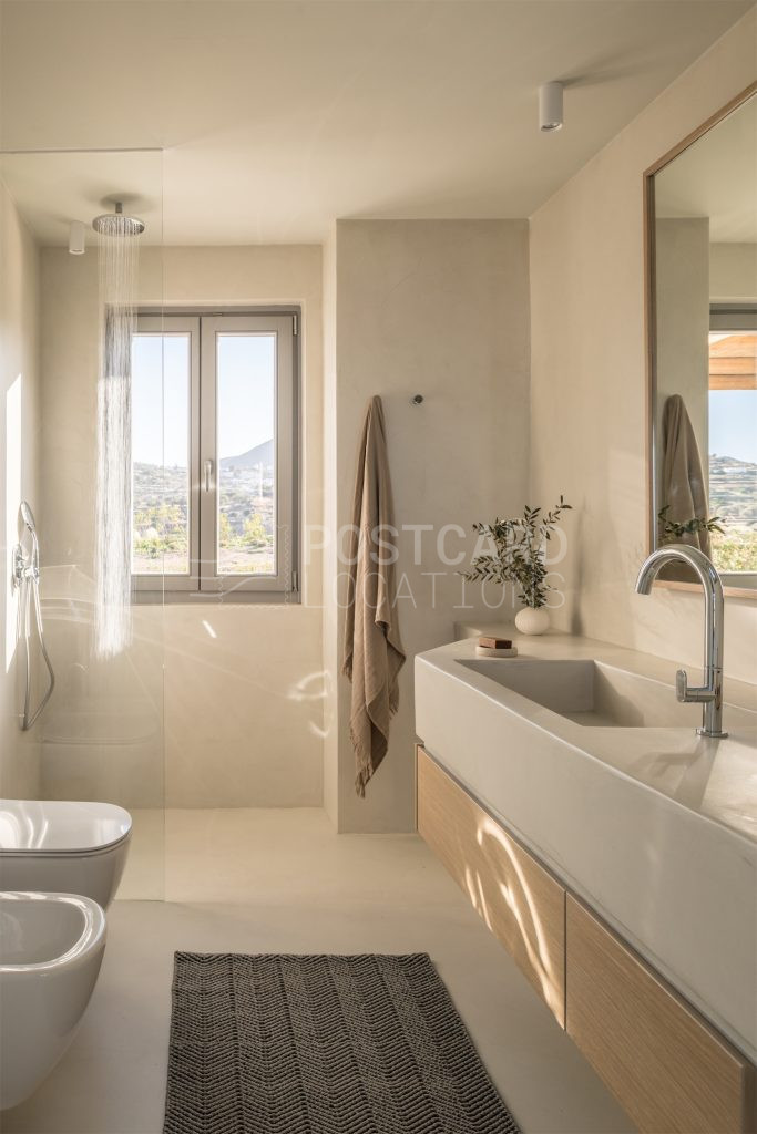 Cycladic villa with panoramic views to the Mediterannean