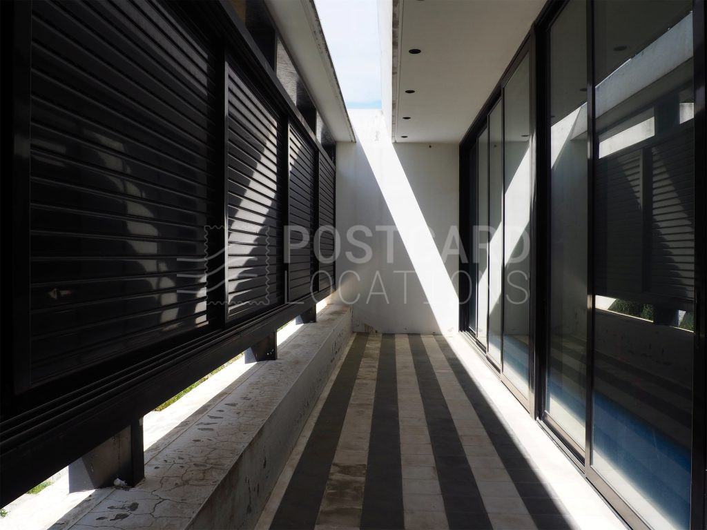 Modernist villa with brutalist elements