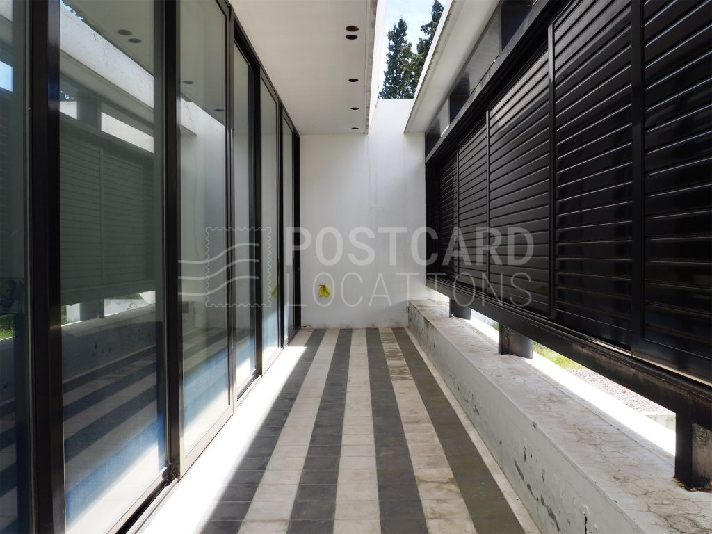 Modernist villa with brutalist elements