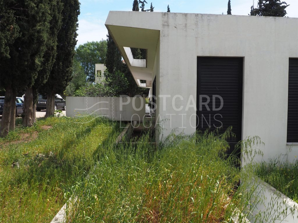 Modernist villa with brutalist elements