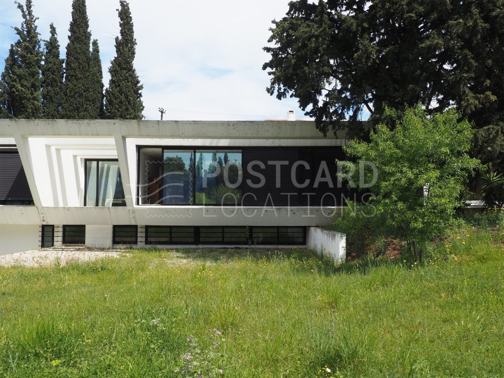 Modernist villa with brutalist elements