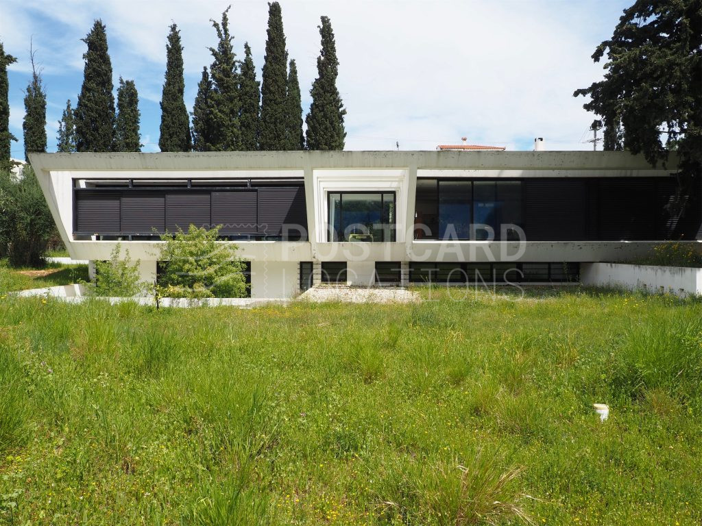 Modernist villa with brutalist elements