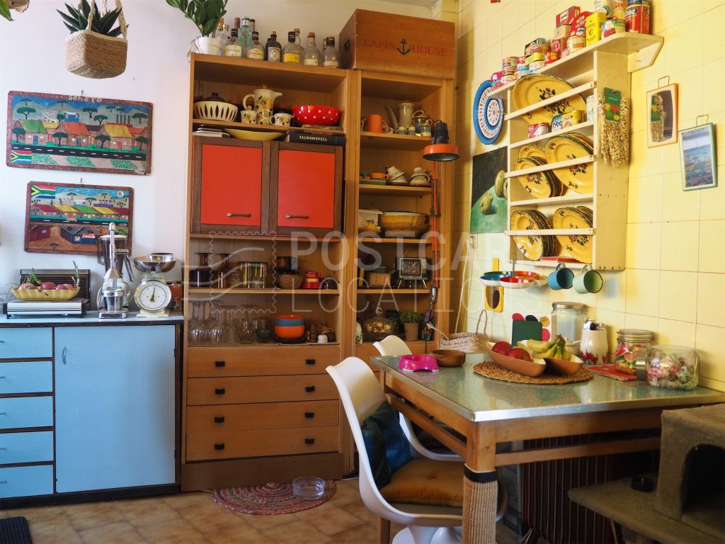 Mid-century flat 70s-style flat roof