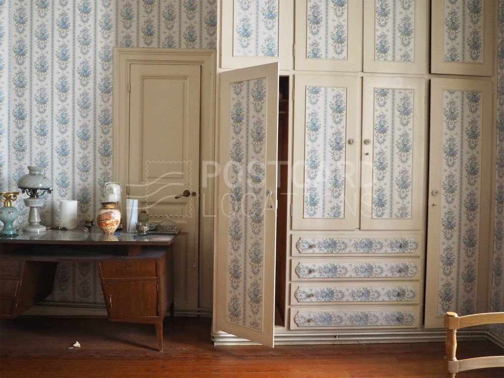 Large period apartment with tapestries