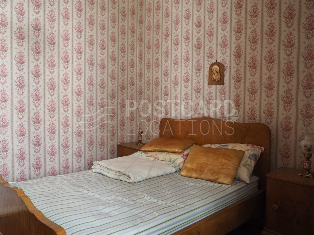 Large period apartment with tapestries