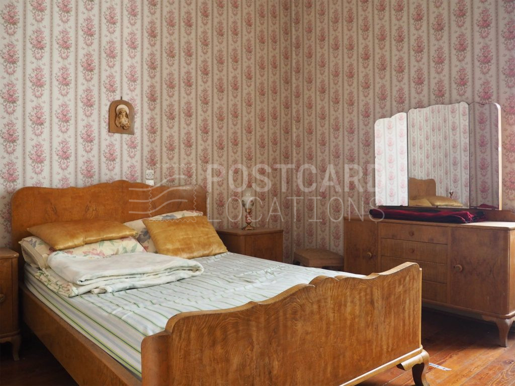 Large period apartment with tapestries