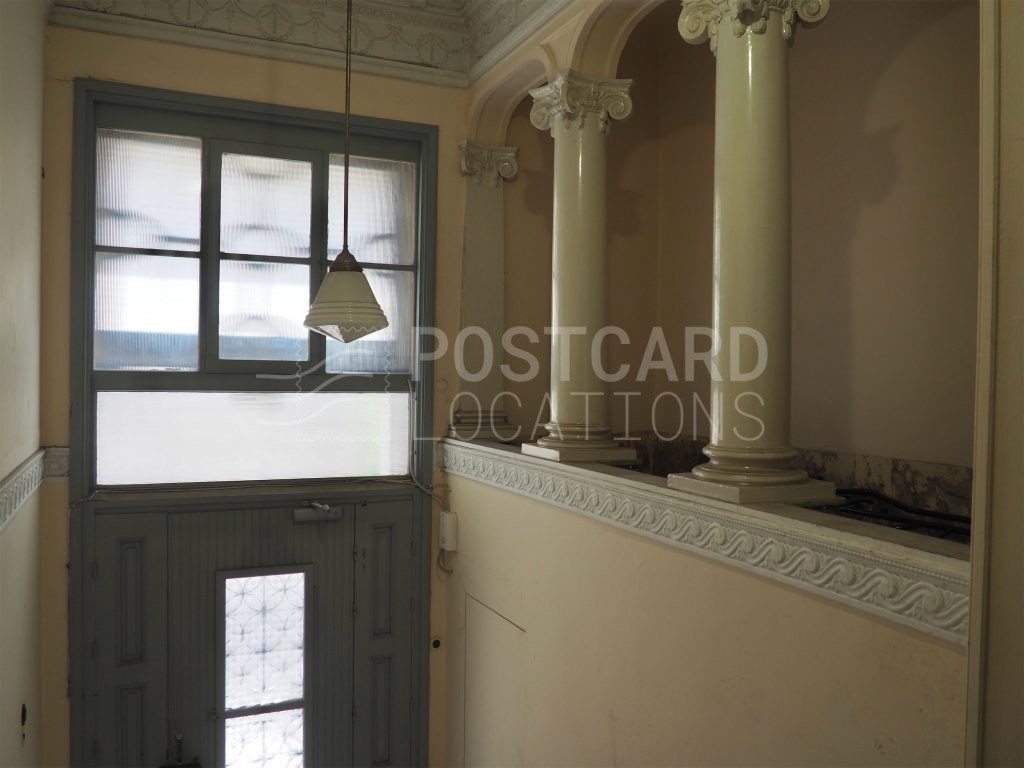 Large period apartment with tapestries