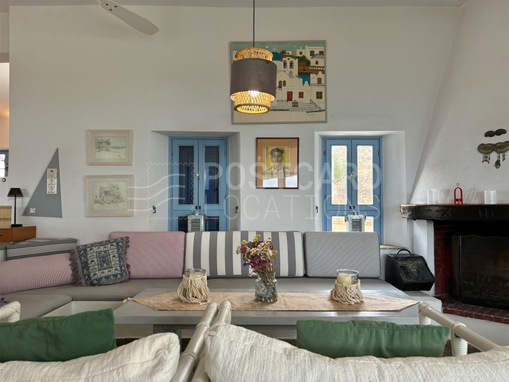 Secluded mediterranean country house on a hill