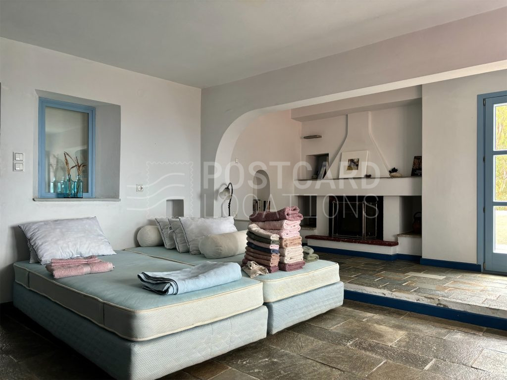 Secluded mediterranean country house on a hill
