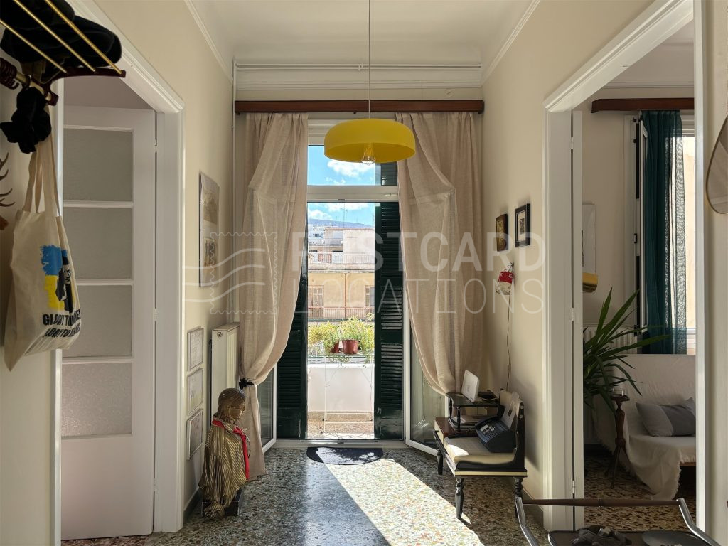 Apartment in townhouse with private courtyard and terrace