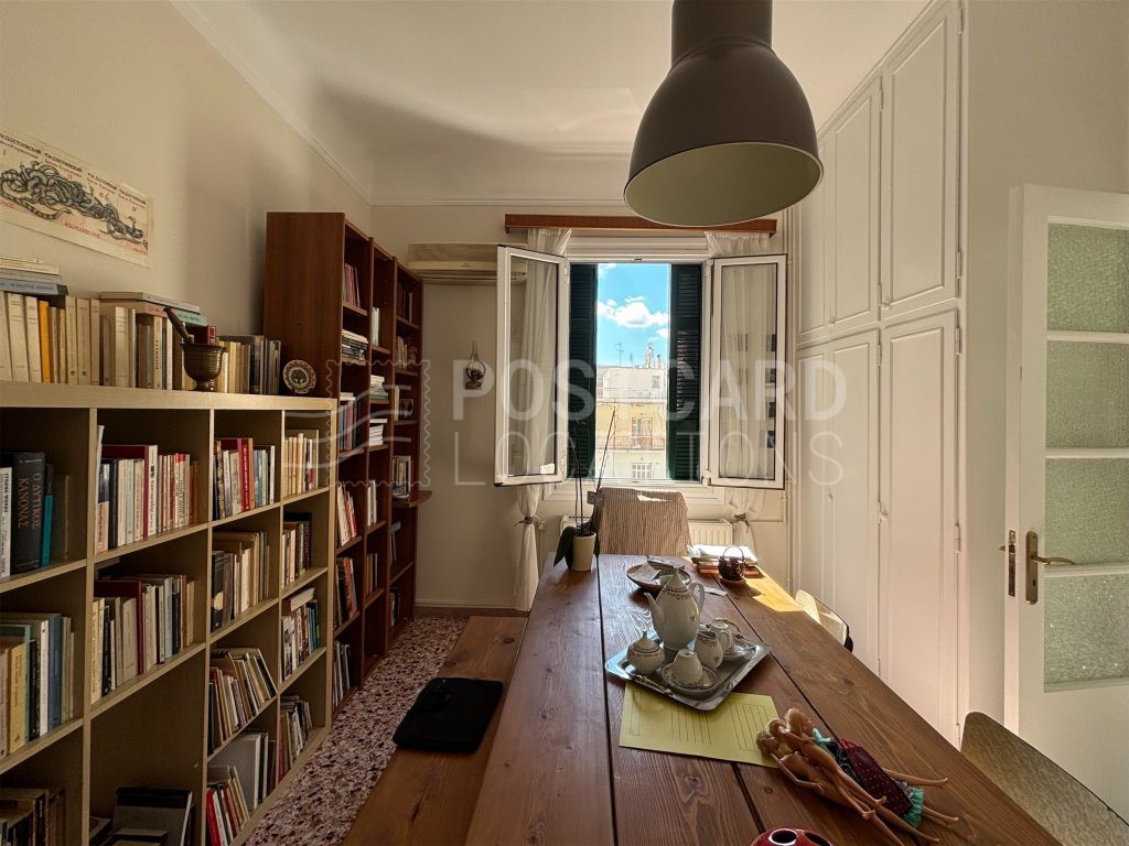 Apartment in townhouse with private courtyard and terrace