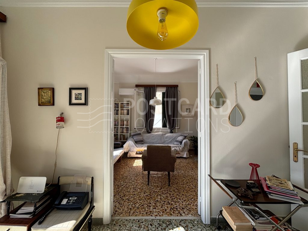 Apartment in townhouse with private courtyard and terrace