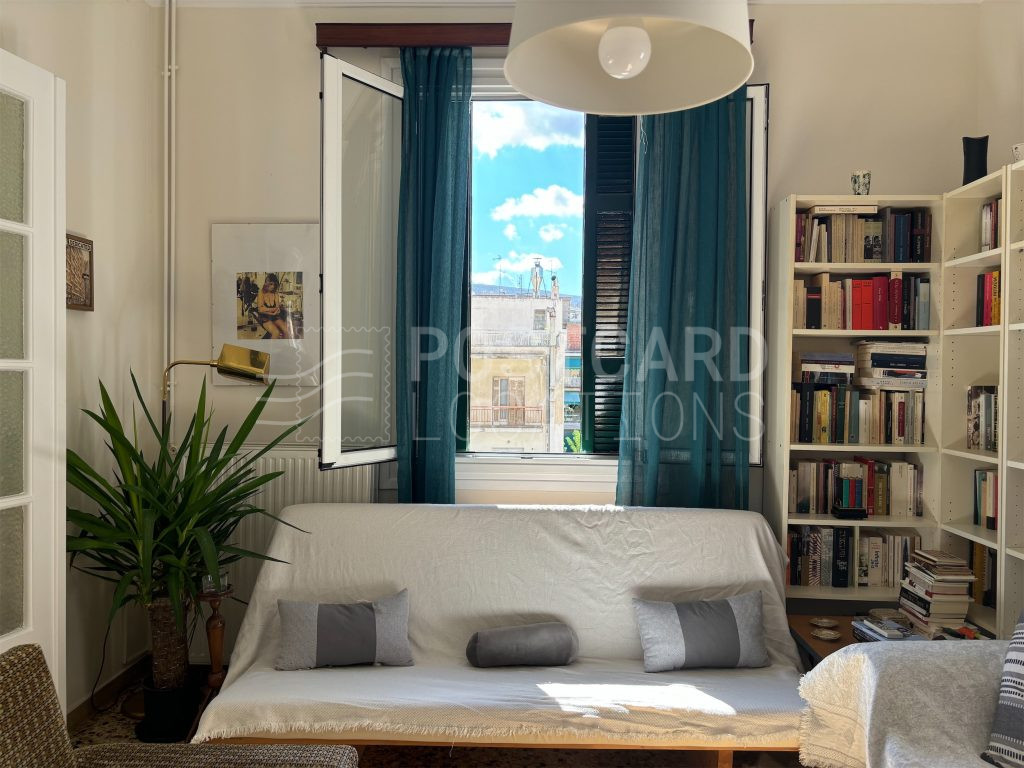 Apartment in townhouse with private courtyard and terrace