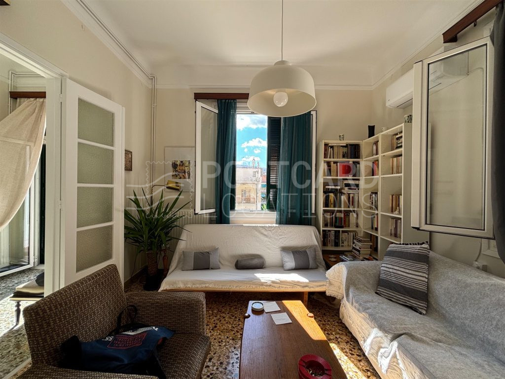 Apartment in townhouse with private courtyard and terrace